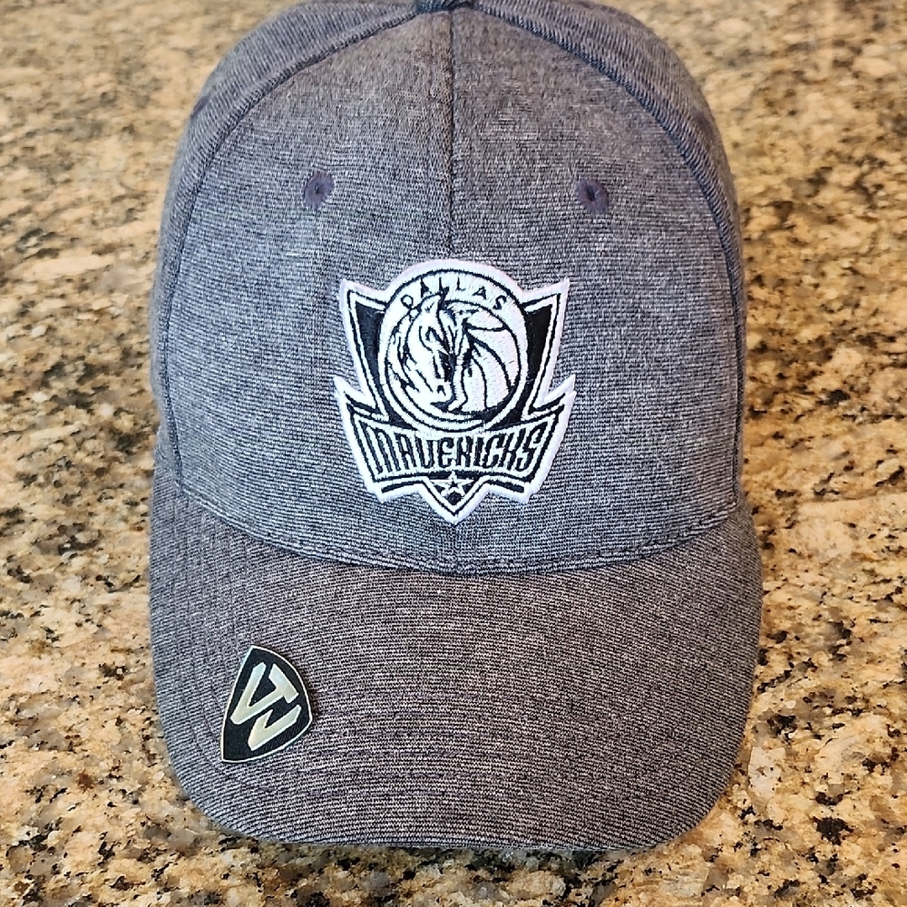 Dallas Mavericks Top of the World  Heathered Gray Hat‎